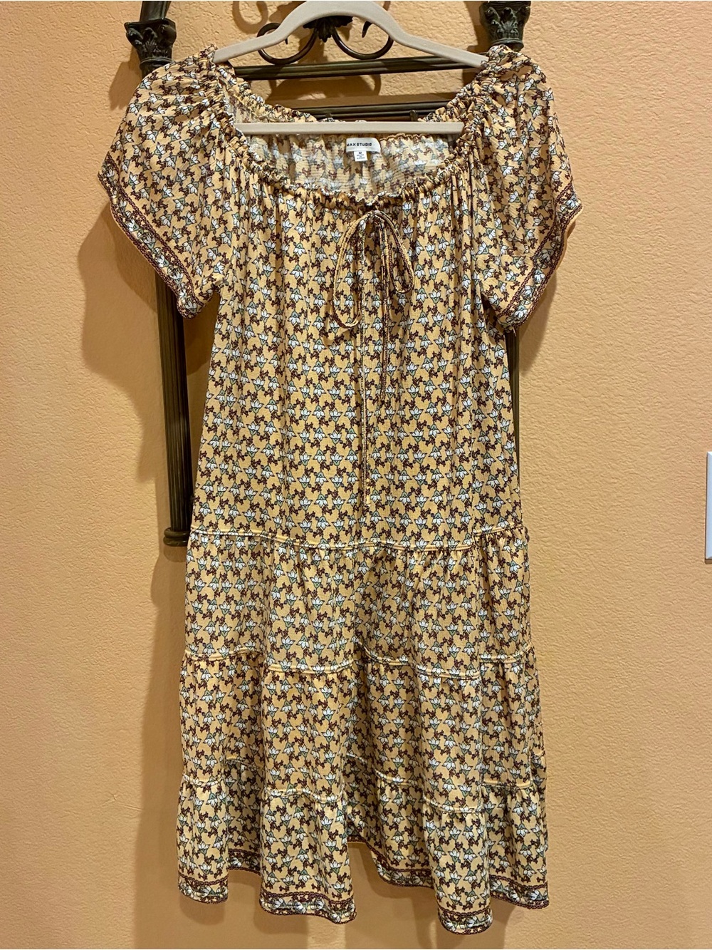 Max Studio Feminine Dress